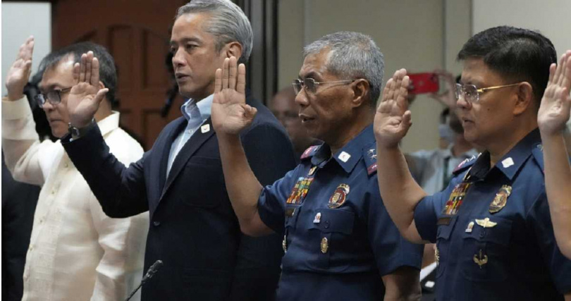 托瑞（右2）於今年6月初出任菲律賓國家警署警察總長。（圖／達志／美聯社）