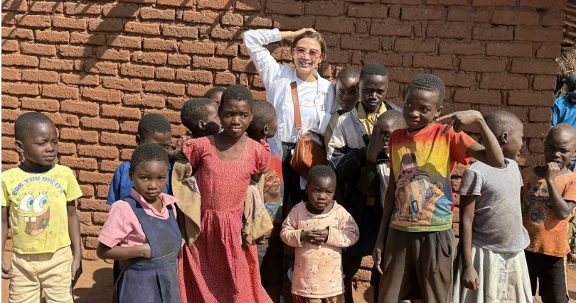 連靜雯飛越半個地球，親赴非洲參與蜜兒餐計畫。（圖／楠軒工作室）