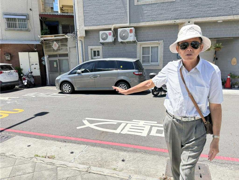 居民表示,過去里內不會淹水的地方,近期碰見豪大雨就會積淹水。(圖/中國時報紀爰攝)