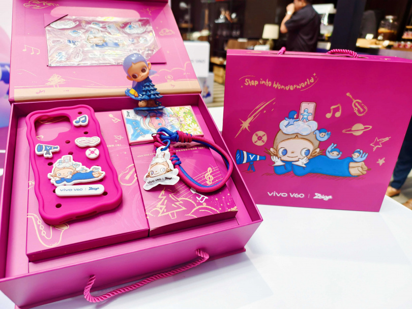 vivo V60 × POP MART ZSIGA聯名限量禮盒。（圖／廖梓翔攝）