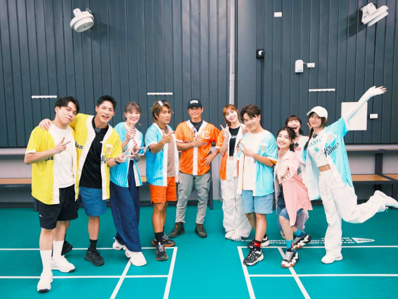 許志豪（左起）、許孟哲、郭婷筠、王仁甫、孫協志、草莓、陳孟賢、小可、峮峮、蔡黃汝。（圖／中視提供）