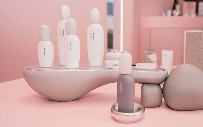 Relove全新外泌體保養系列,全品項皆添加美肌菌外泌體及Nrf2益生菌精萃,即日起於心中山快閃店亮相,邀請消費者親身感受「肌膚最強應援」的修護能量。(圖/品牌提供)