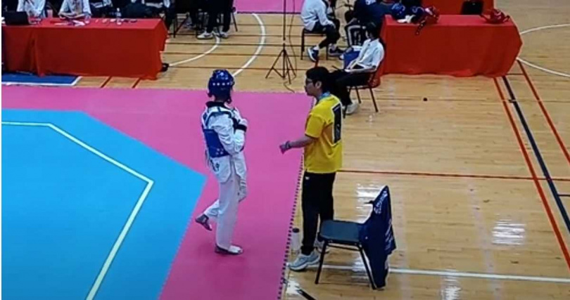 江宜珊與教練鄭嘉慶（右）感情深厚、默契十足，多次在教練的指導下順利得勝。（圖／翻攝畫面）
