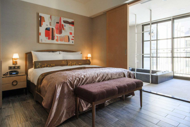 瑞穗天合國際觀光酒店「平日城堡精緻客房雙人三天兩夜住宿券」，每張16,999元。（圖／天成飯店集團提供）