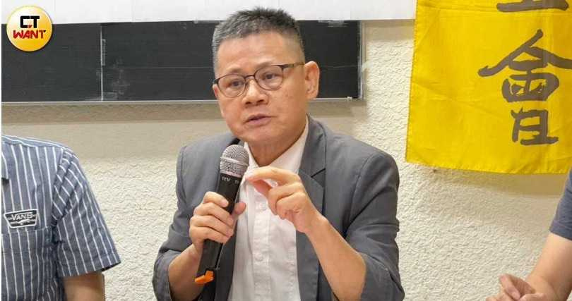 中台灣教授協會內政與國土規劃召集人余伯泉建議，內政部應設立專門信箱及專線供民眾檢舉，藉此導正物業不當行為。（圖／王小萌攝）