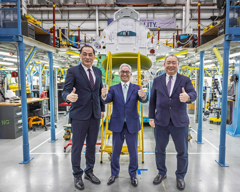 徐斯儉親赴美國F-16 BLK70戰機生產線,見證由洛克希德馬丁公司完成驗收飛行測試之首架機。