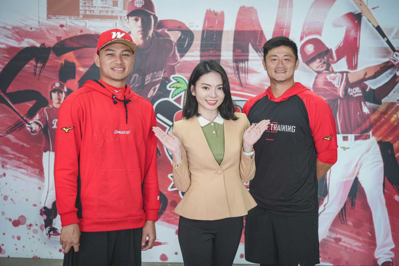 徐若熙(左)透露自己有旅外的想像。(圖/TVBS提供)