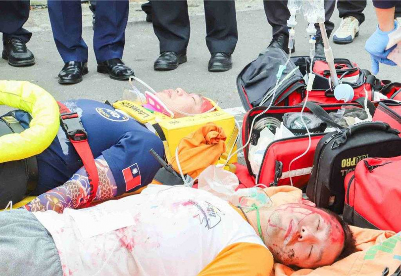 嘉義縣消防局今舉行「T-CERT訓練暨大量傷病患演練」，場面逼真。（圖／嘉義縣政府提供）