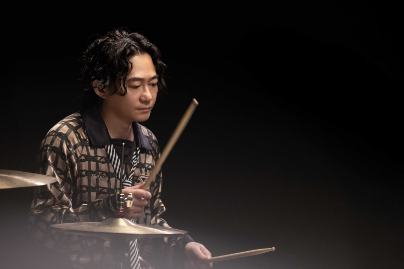 前源笑「綿羊群演」很「羊眼」。（圖／相信音樂提供）