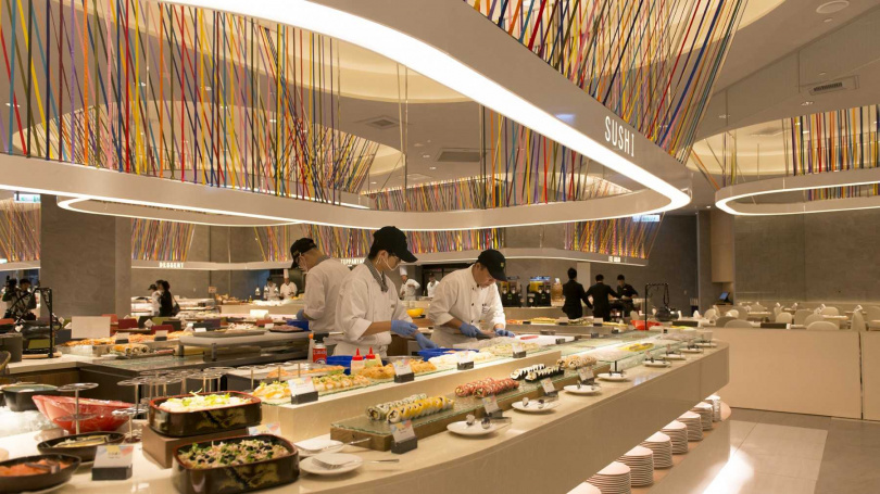 漢來海港桃園台茂店將改裝為島語自助餐廳，7月底前推出憑餐券享「5人同行1人免費」優惠，邀顧客把握最後機會享用熟悉美味。（圖／漢來美食提供）