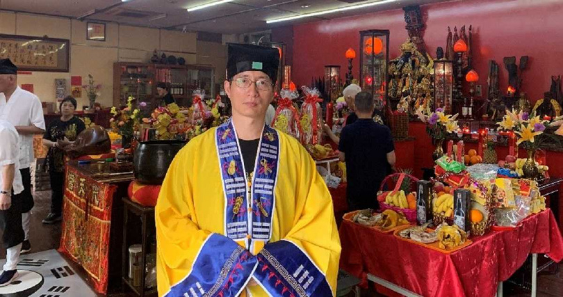交大博士授籙成道士,副教授斜槓到玄學(圖/洲美三王宮提供)。