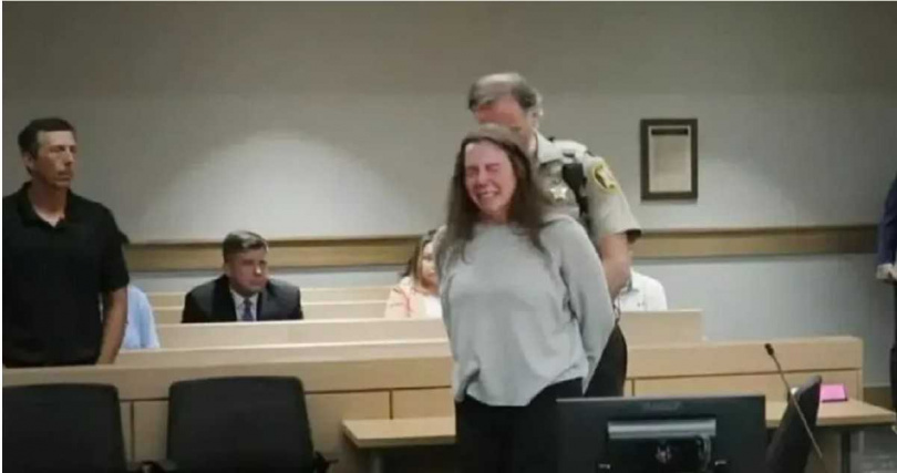 柏格曼遭警方逮捕後的嫌犯照曝光,引發社會譁然。(圖/翻攝自Law and Crime Network)