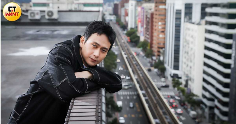 劉冠廷回憶過去第一次加入老婆孫可芳的家族旅遊，事前非常緊張焦慮。（圖／侯世駿攝）