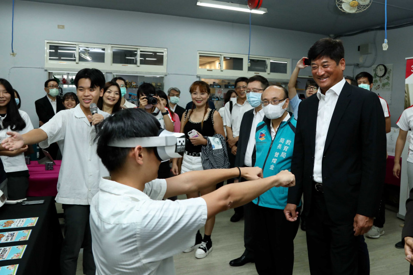 隨著中信金控股價高飛，大股東辜仲諒身價跟漲。圖為擔任中信反毒基金會董事長出席活動。（圖／報系資料照）&nbsp;