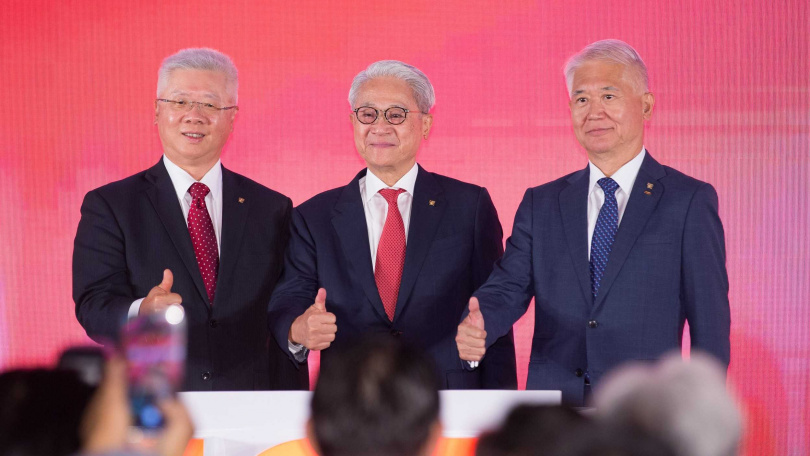 台新新光金控合併後獲利表現，股價起漲，成交爆量，圖中為董事長吳東亮。（圖／報系資料照）&nbsp;