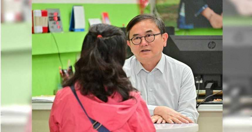 前立委劉櫂豪（白色襯衫）表示獲地方鄉親勸進與鼓勵，傳出有意再度征戰台東縣長。（圖／劉櫂豪臉書）