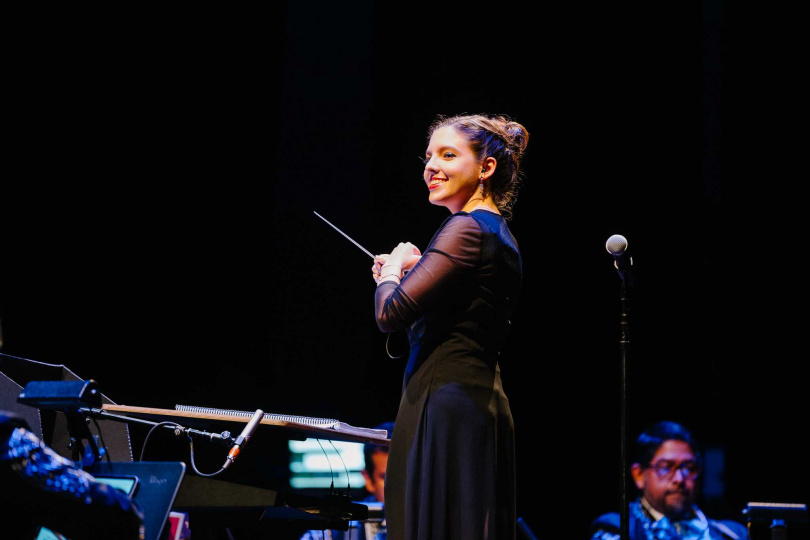 指揮 Esin Conducting。(圖/54 Entertainment)