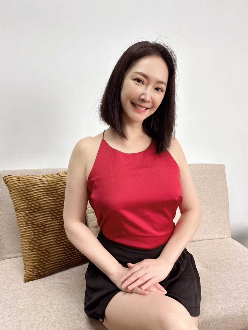 49歲女星王俐人近期轉戰社群，因多次分享穿著性感睡衣、展現自然體態的影音介紹產品，引發網友正反兩極熱議。（圖／SWAG提供）。