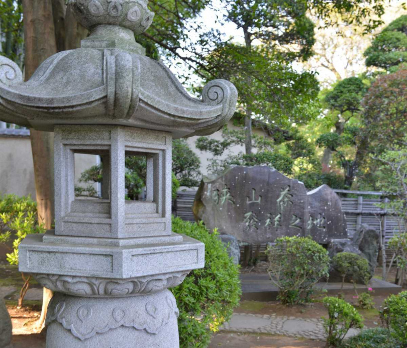 狹山茶發源地川越市「無量壽寺」中院至今還留有紀念石碑。（圖／吳德亮攝）