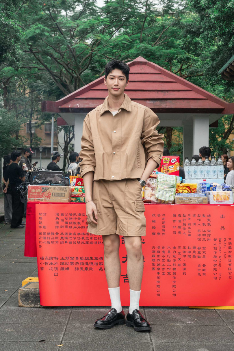 金雲二度合作《看見愛》團隊挑戰醫師角色,希望觀眾「聆聽我的聲音」。(圖/大鴻藝術)