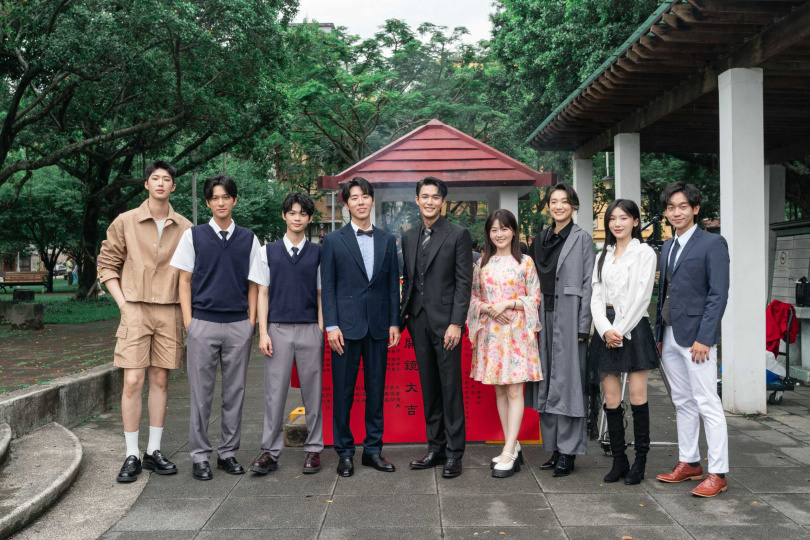 《心機》主要演員金雲(左起)、張家勗、擎楷、林嘉威、安俊朋、楊小黎、趙逸嵐、簡劭峰、王瑋鍾開鏡齊聚。(圖/大鴻藝術)