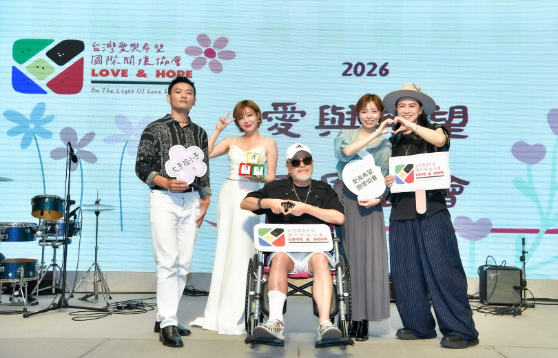 「台灣愛與希望國際關懷協會」年度愛心晚會19日晚間在台北舉行,王瞳受邀擔任壓軸演出。(圖/台灣愛與希望國際關懷協會 提供)