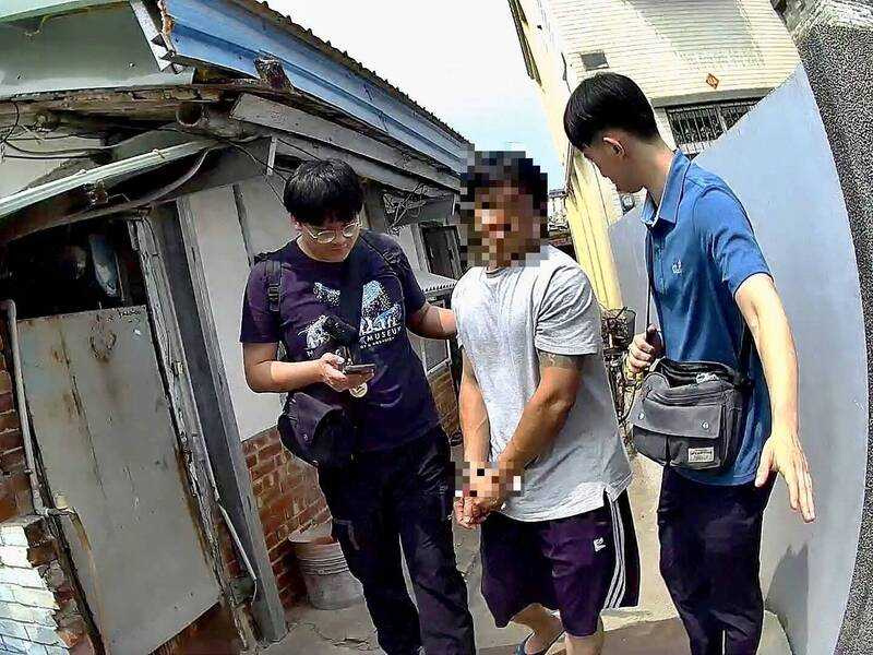 警方3月逮捕涉嫌改造槍枝的許姓水電工之後,擴大偵辦,9月再逮捕黃姓共犯。(圖/警方提供)