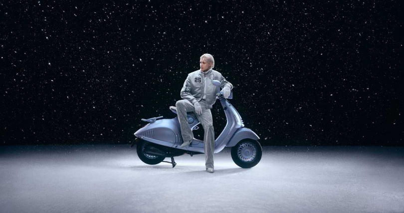 Vespa Snake Capsule Collection - 短版飛行夾克(圖/Vespa提供)。