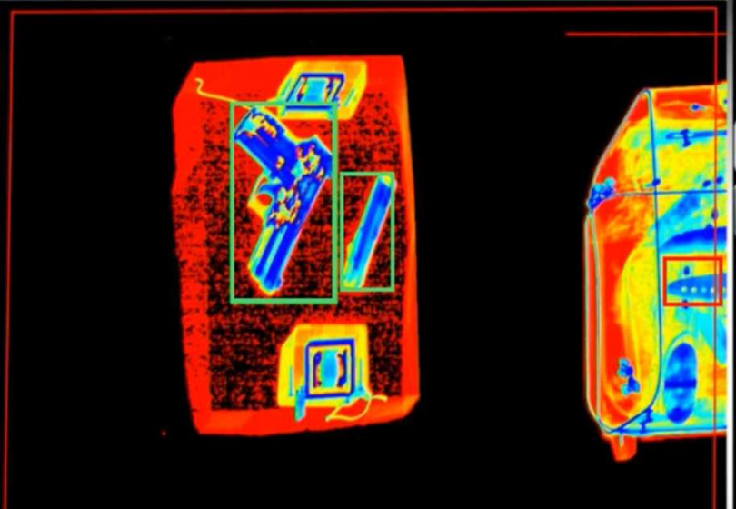導入AI人工智慧的機場X光機檢驗,可以預先示警難以辨認的違禁物品,降低海關查緝人為誤判的機率。(圖片來源:碩文拓智慧科技)