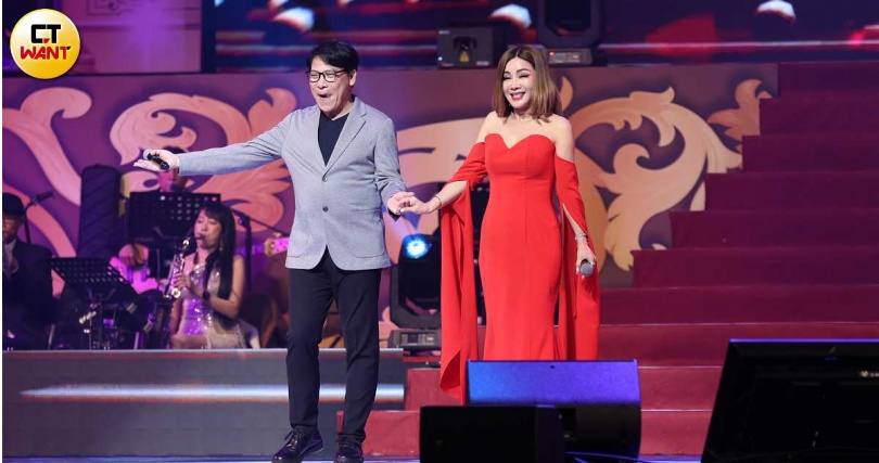 陳美鳳、伍浩哲合唱〈繁華攏是夢〉。(圖/林士傑攝)