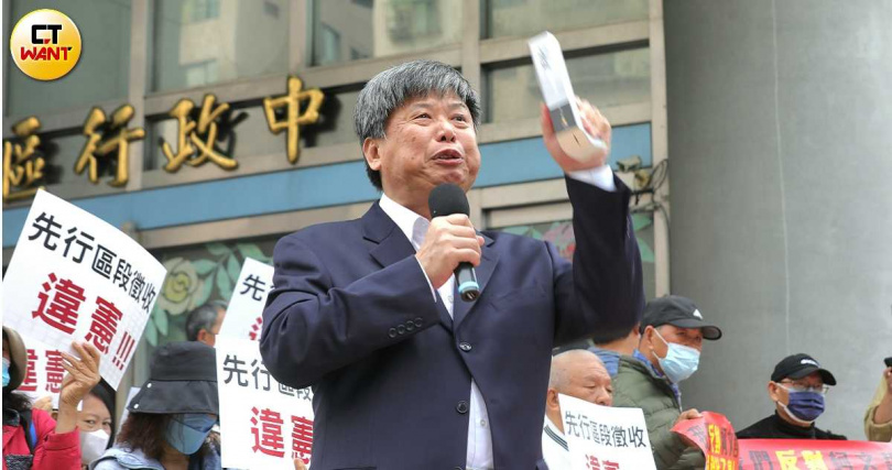 政治大學地政學系教授徐世榮批評，「區段徵收」是政府強制民間參與土地開發，對於居民並不公平。（圖／周志龍攝）