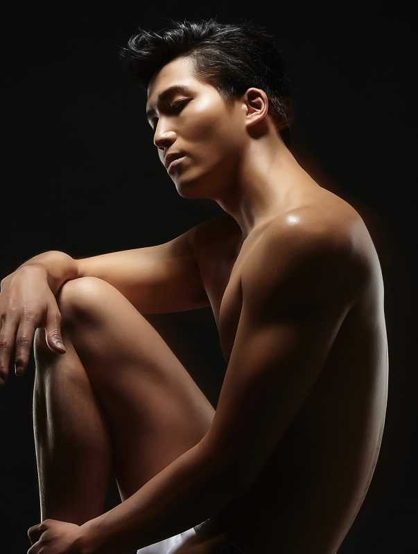 吳翔震當年的性感照被挖出。（圖／經紀人提供）