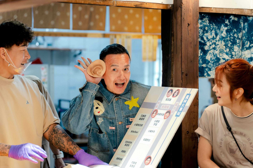 客家一哥小鐘來到「嗨！市集」擔任小幫手。（圖／好看娛樂提供）