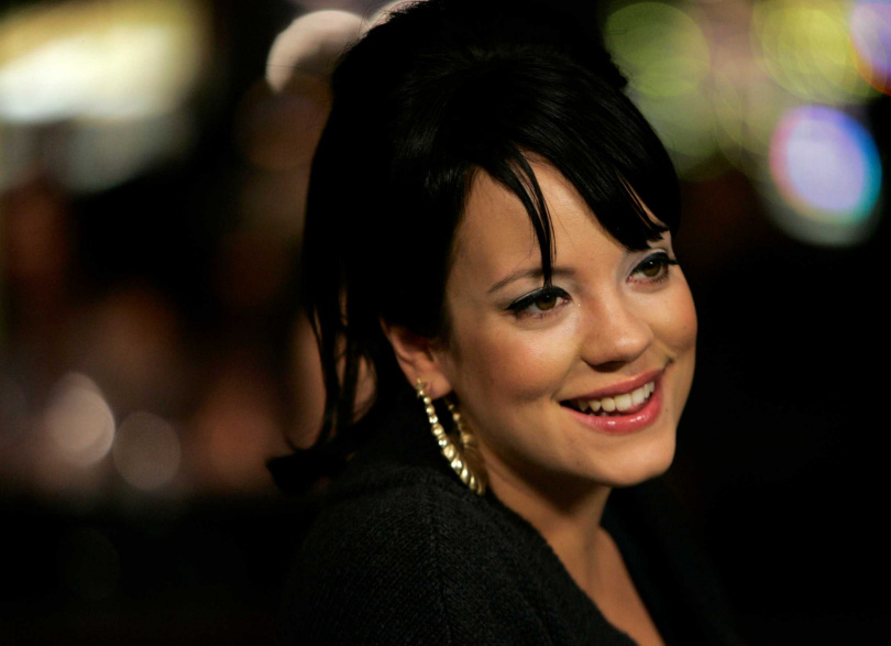 英國歌手莉莉艾倫在Podcast節目中自曝曾多次墮胎，甚至坦言「數不清」，並分享過去情感經驗與內心掙扎。（圖／達志／美聯社）