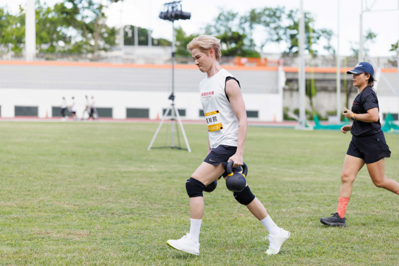 夏和熙與安心亞，兩位同經紀公司的師姐弟報名團體挑戰。（圖／好看娛樂提供）