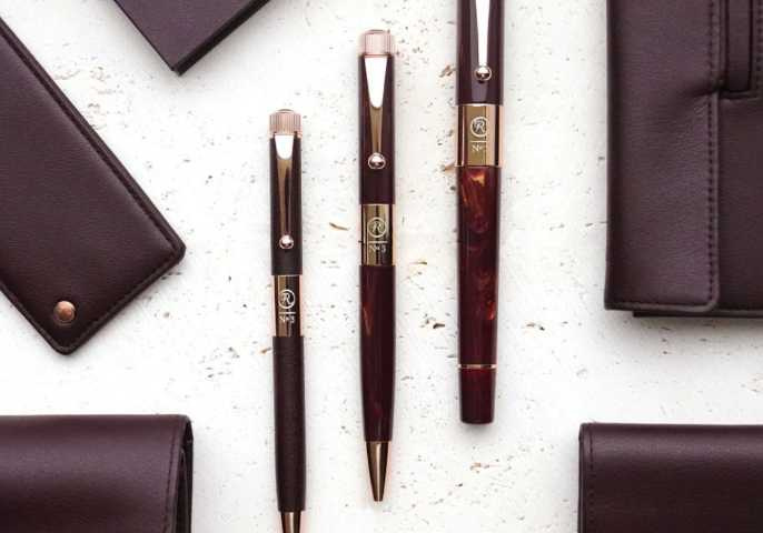ROMEO No.3 Moment of Dis-covery 鋼珠筆/鋼筆/皮革筆套/ 短夾/ 精裝筆記本/8,000元~28,000元(圖/業者提供)