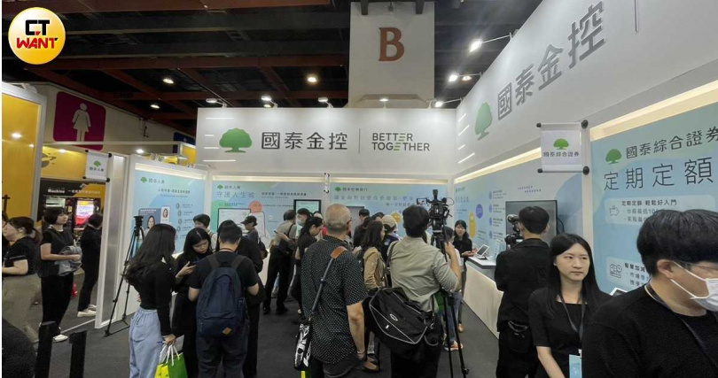 國泰人壽2025年領先業界推出全新數位平台「保險視圖」,在醫療、意外、癌症、重大疾病、長照與壽險等6大保障類別,歸納保戶所有保單,並以圖表呈現保障缺口比例。(圖/李蕙璇攝)