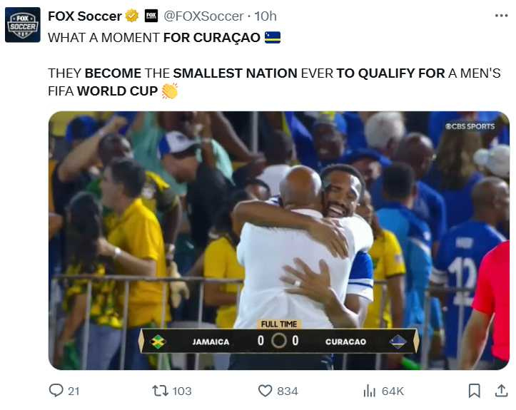 庫拉索球員在客場戰平牙買加後歡慶歷史性晉級，首次闖進世界盃會內賽。（圖／翻攝自X，FOX Soccer）