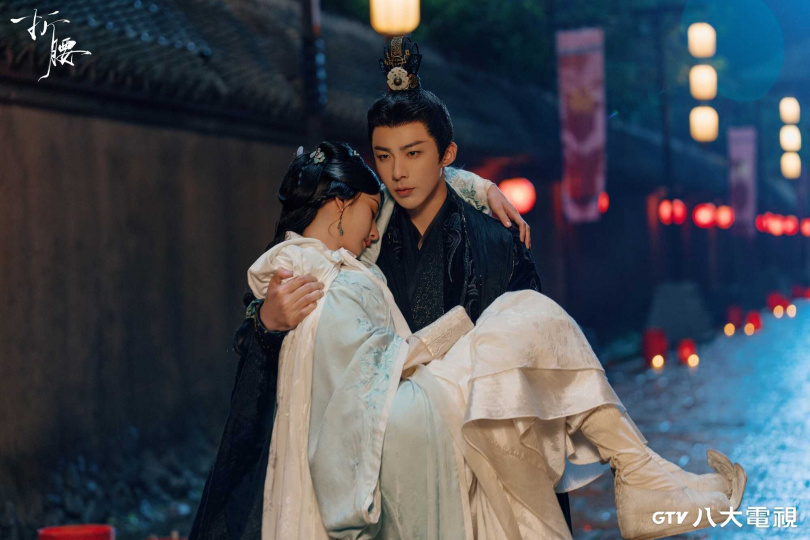 八大電視古裝劇《折腰》劇中宋祖兒與劉宇寧的情感互動變化,讓粉絲看得津津有味。(圖/八大)