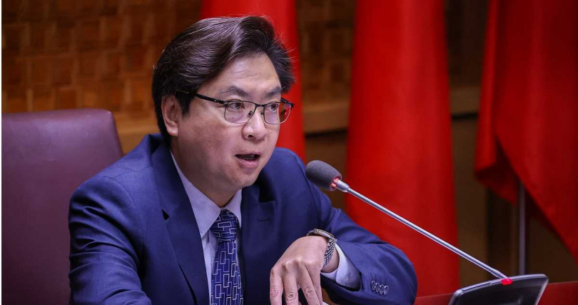 國立彰化師範大學技職教育中心主任廖興國認為，校訂課程旨在賦予學校更大教學彈性，許多教師會視產業所需專業能力自行編寫教材，書本僅作參考。（圖／報系資料照）