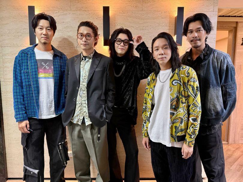 麋先生暖心向白衣天使們致意。(圖/相信音樂提供)