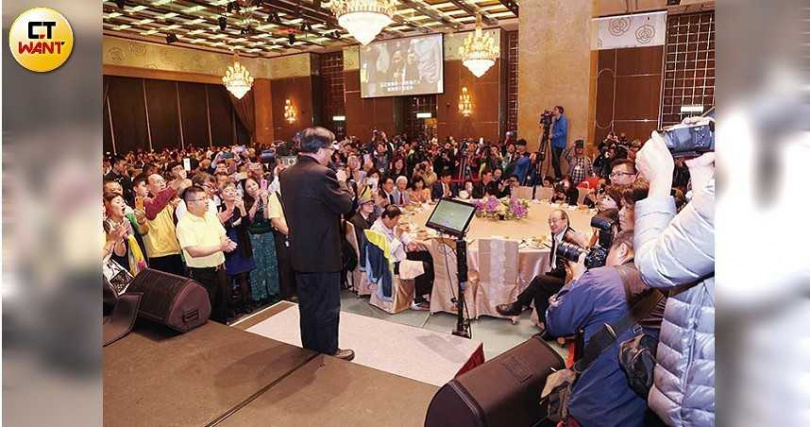 陳水扁保外就醫期間,上台演講、主持廣播節目等行為,屢遭質疑未遵守台中監獄所訂「五不原則」,引發外界對司法一致性的討論。(圖/CTWANT攝影組)