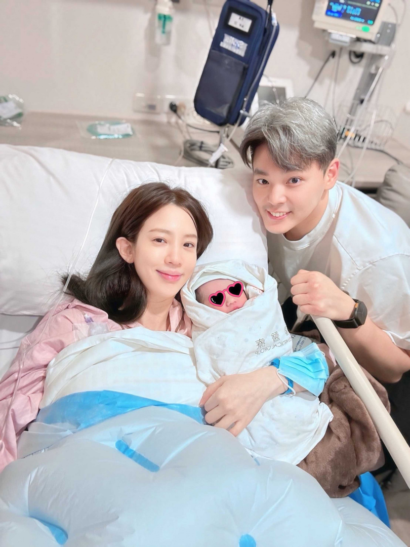 愛雅在農曆年前順利生產，目前正在月子中心調養。（圖／愛雅辣呦提供）