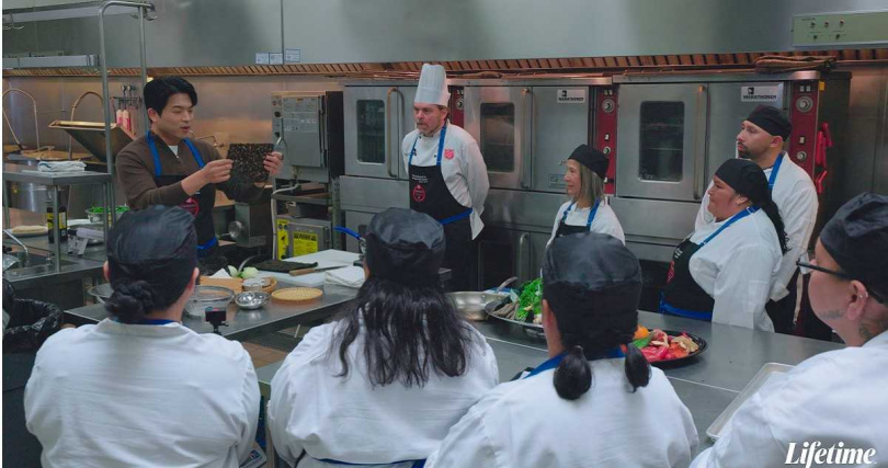 安成宰透過精緻餐飲（Fine Dining）的料理視角，重新詮釋紫菜在料理中的可能性。（圖／杰德影音）