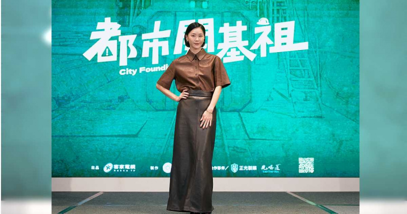 鍾瑶飾演工地女主任。（圖／客台提供）