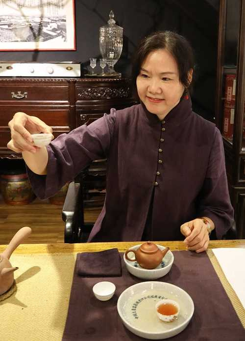 台北茶藝促進會溫瑞蘭會長之「一席工夫」工夫茶示範展演。(圖/吳德亮攝)
