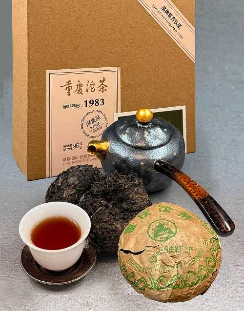 兩岸僅存稀有之1983年重慶沱茶重現江湖限量發售。(圖/吳德亮攝)