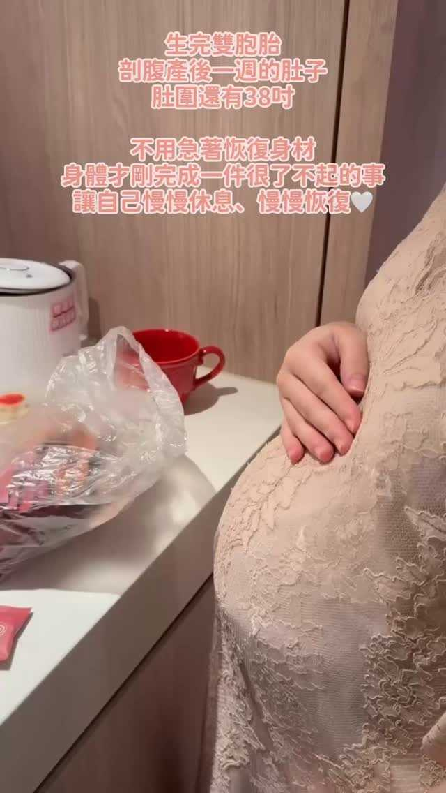 鄭家純產後一週的肚子仍像懷孕20幾週。(圖/翻攝IG/@ili.cheng)