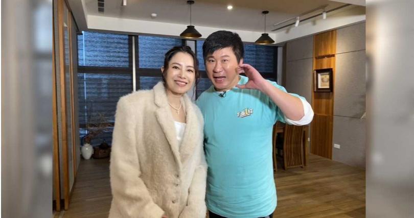 徐懷鈺（左）在節目中分享自己的出道經歷。（圖／下面一位提供）