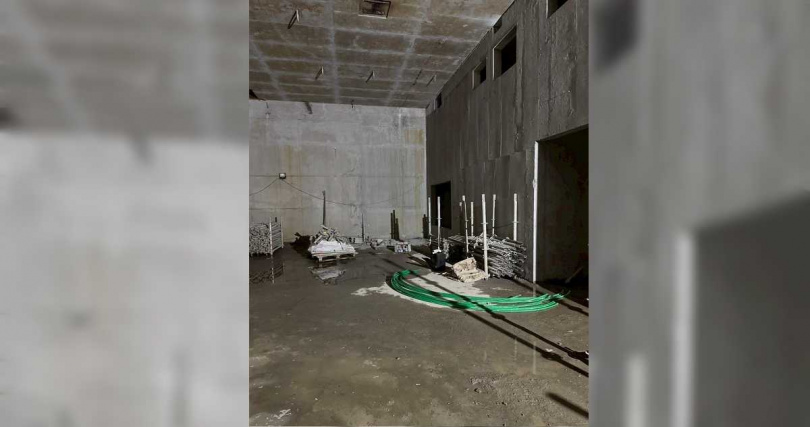 查扣多項贓證物，包括遭竊電纜線一批、作案時穿著的衣物、犯案工具、數支手機及毒品等。（ 圖／翻攝畫面）